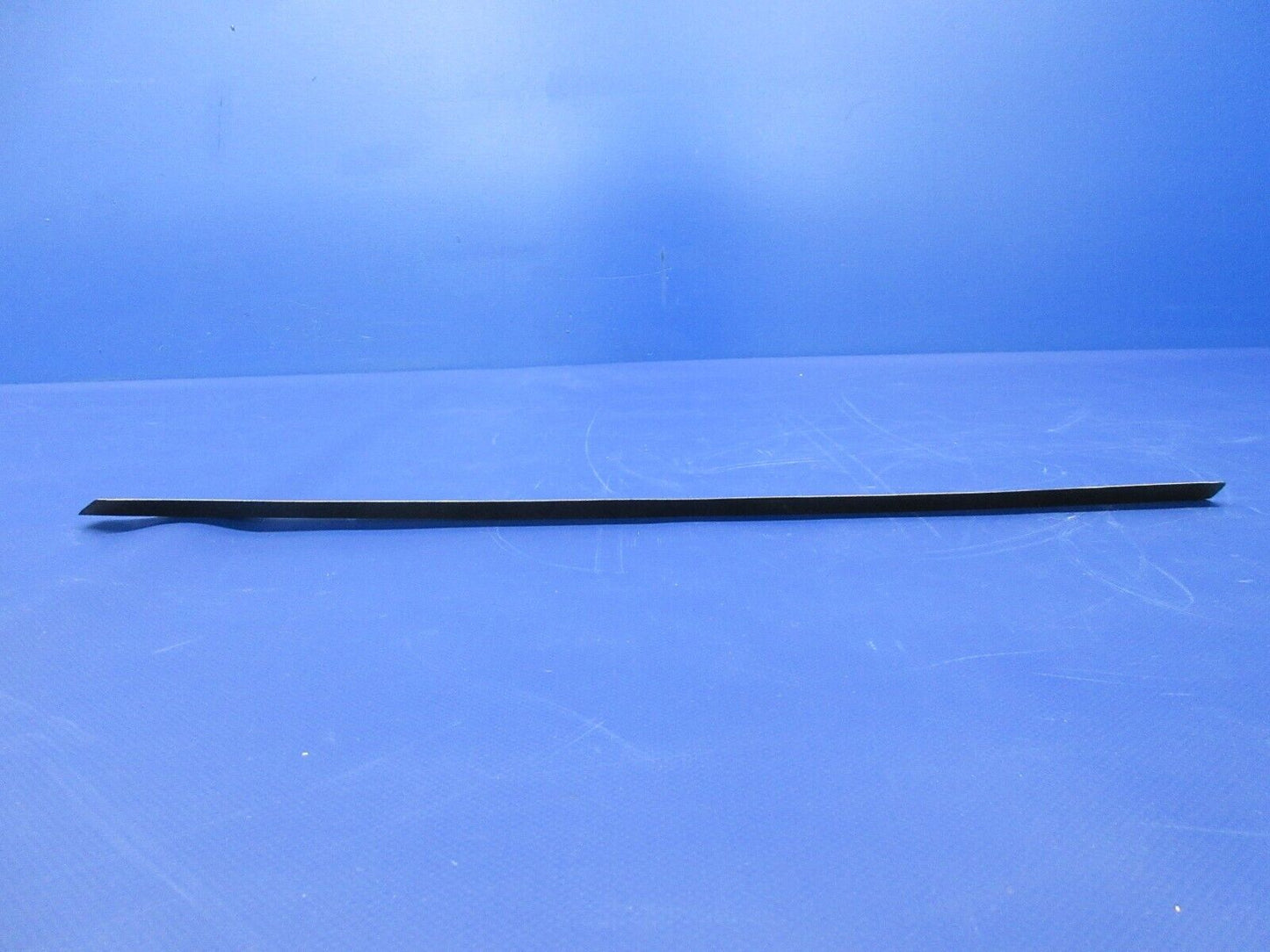 Piper PA-28-181 Co-Pilot Center Window Retainer Top & Sides 76264-00 (1224-2042)