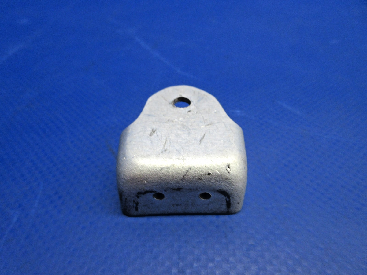 Cessna Bracket P/N 0432172-2 NOS (0526-933)10