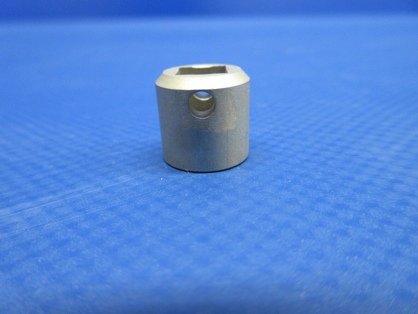 Cessna Fuel Selector Pivot P/N 0511194-4 NOS (0324-757)