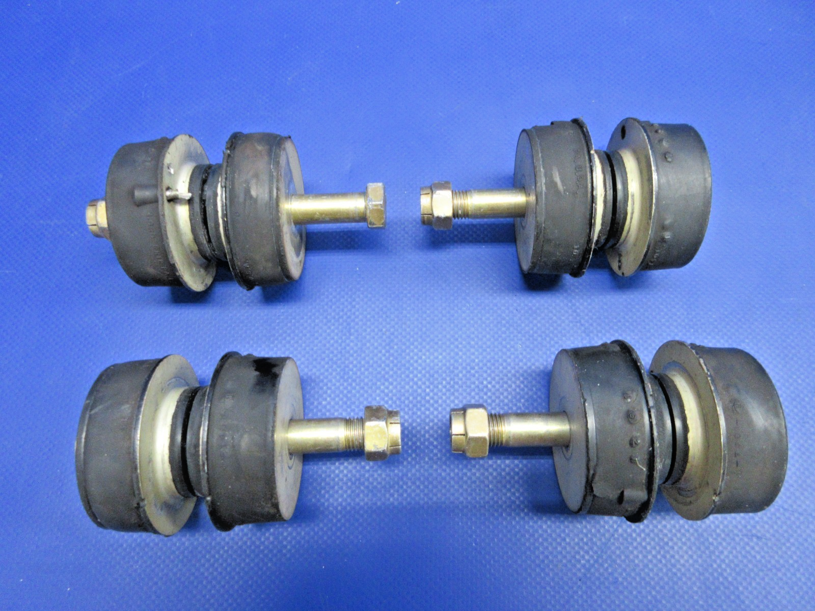 Beech D95A Travel Air Barry Engine shock Mount P/N 94150-40 LOT OF 4 (0326-768)1