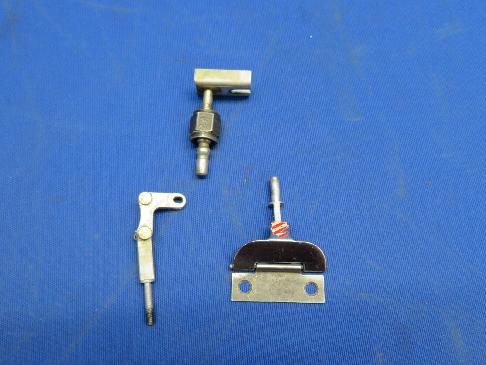 Cessna P210N Cabin Door Handle Pin Lock w/ Connector P/N 2117198-1 (1020-154)