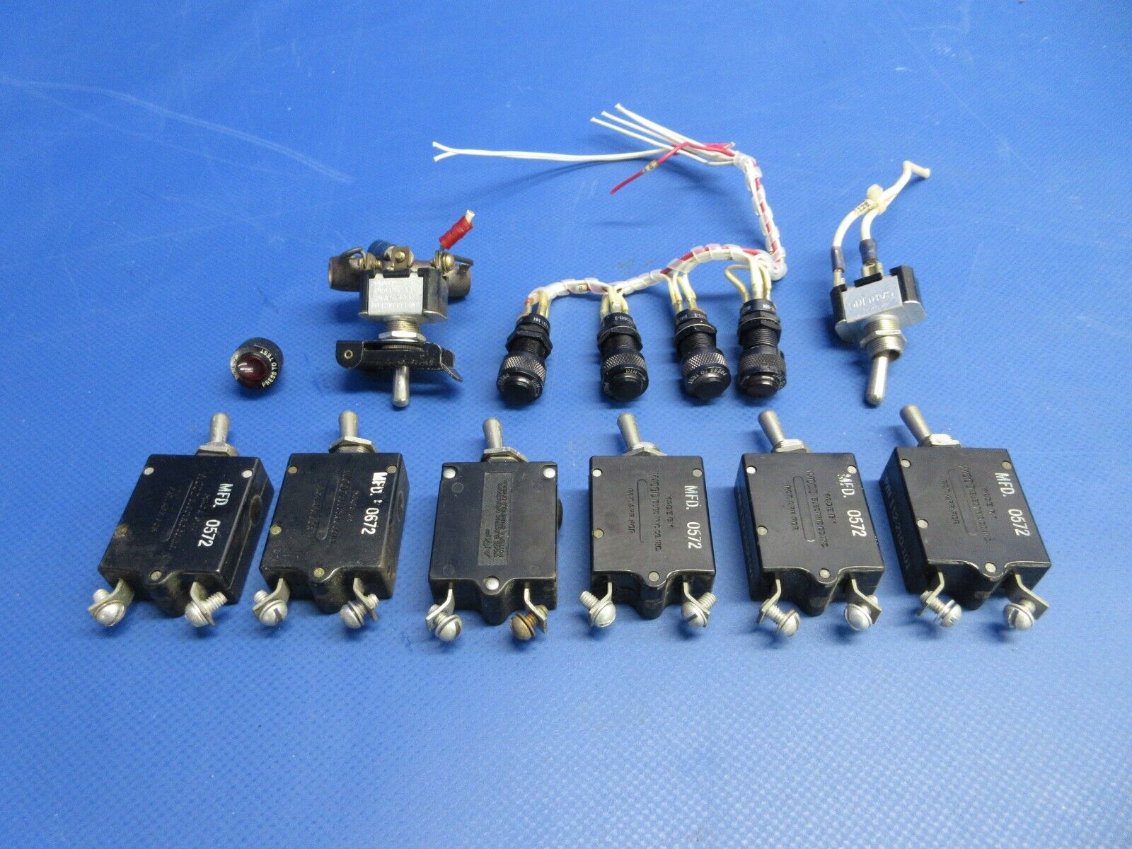 Bellanca Instrument Panel Switches & Lights P/N 112-205-101 LOT (0524-1928)