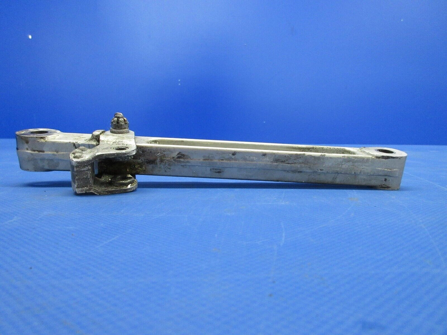 Piper PA-23-250 Aztec Main Gear Upper Drag Link Assy P/N 16190-00 (0624-774)