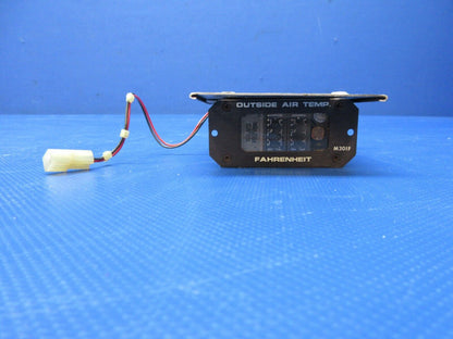 Davtron Outside Air Temperature Indicator w/ Probe P/N M301F UTT (0924-1404)