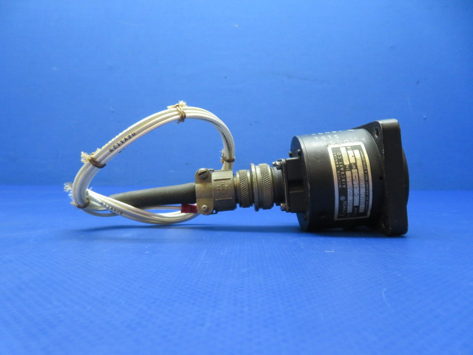 Cessna 421 Dual Fuel Gauge w/ Connector P/N CM2646L3 TESTED (0326-166)8