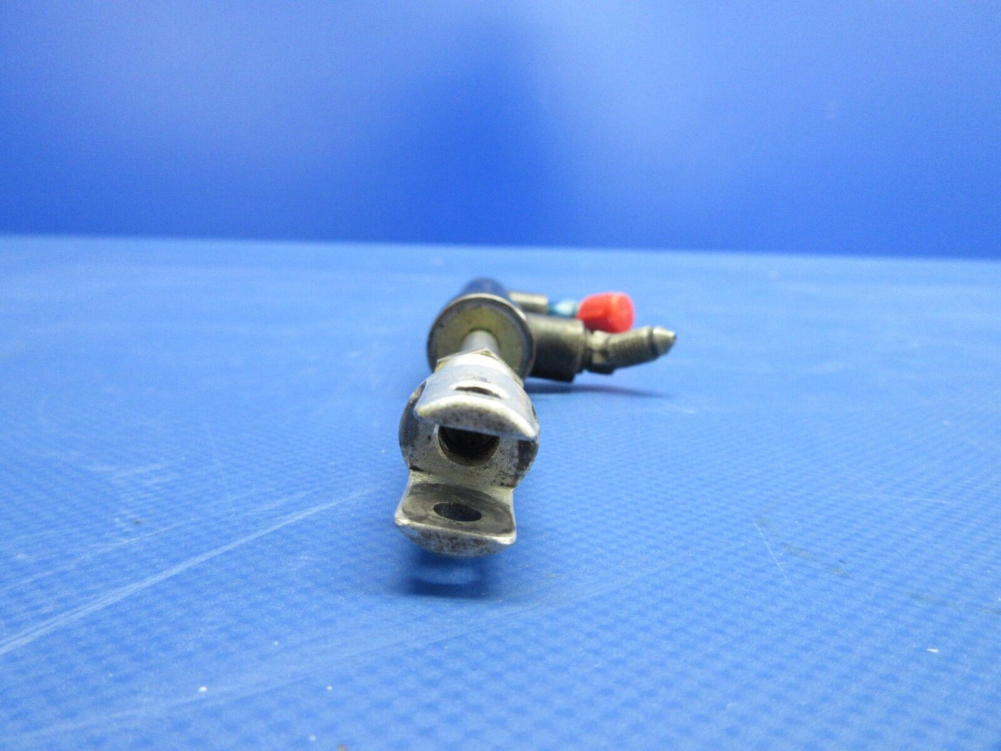 Beech 19A Musketeer Vertical Hydraulic Master Cylinder 96-380034-5 (0424-1326)