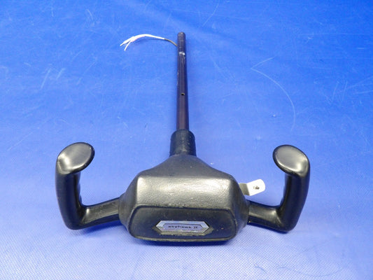 Cessna 172 RH Control Wheel / Yoke w/ PTT Switch P/N 0513261-13 (0626-1220)0
