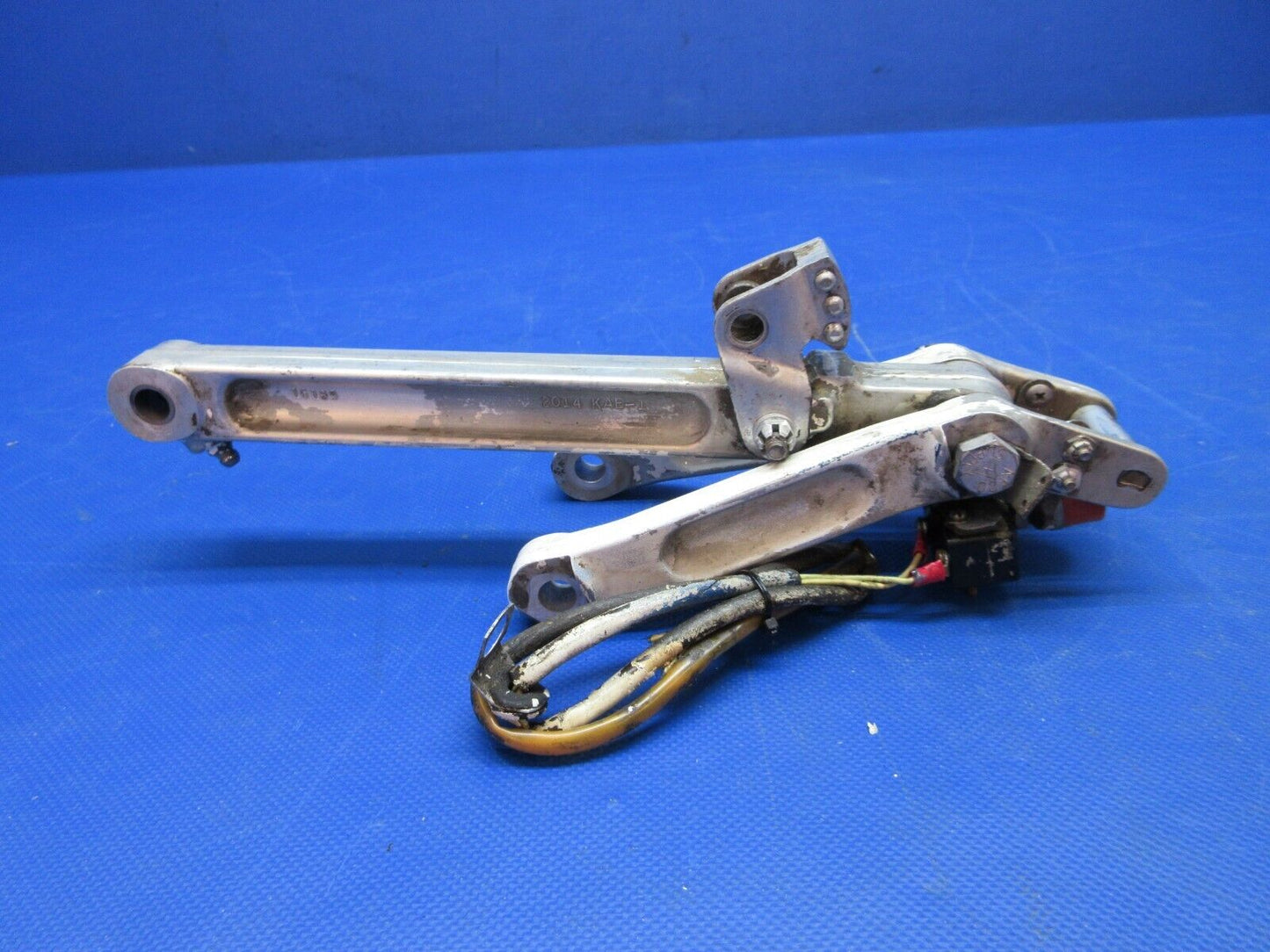 Piper PA-23-250 Aztec Link Assy Main Gear Drag P/N 16240-00 (0824-1321)