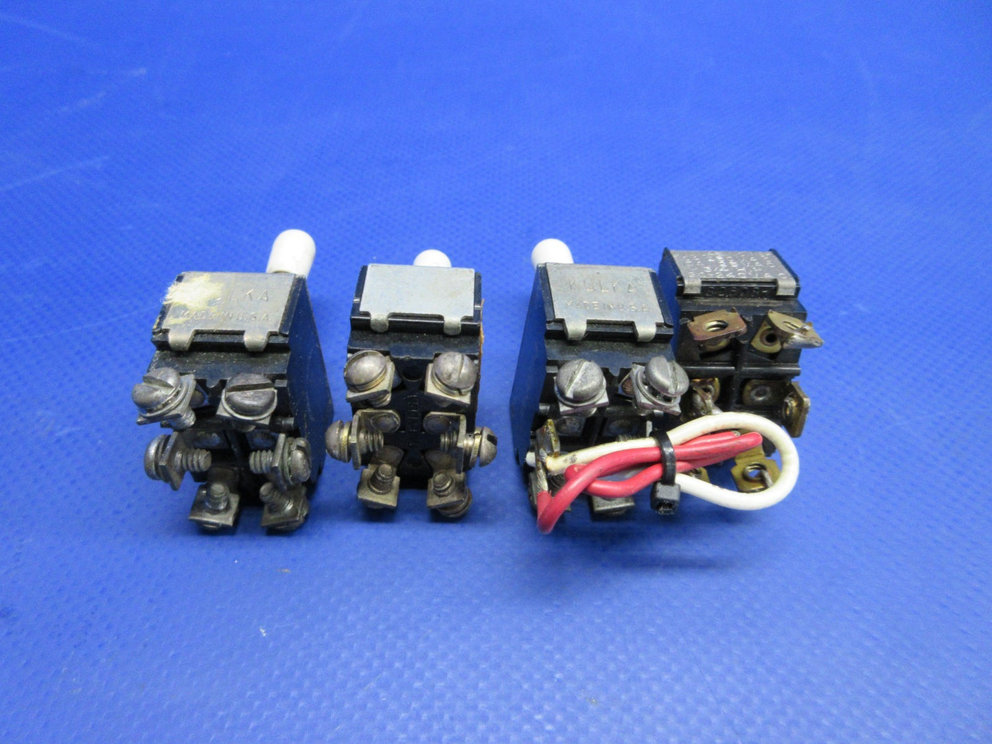 Cessna 310 / 310I Toggle Switch P/N AN-3027-1 LOT OF 4 (0326-895)2