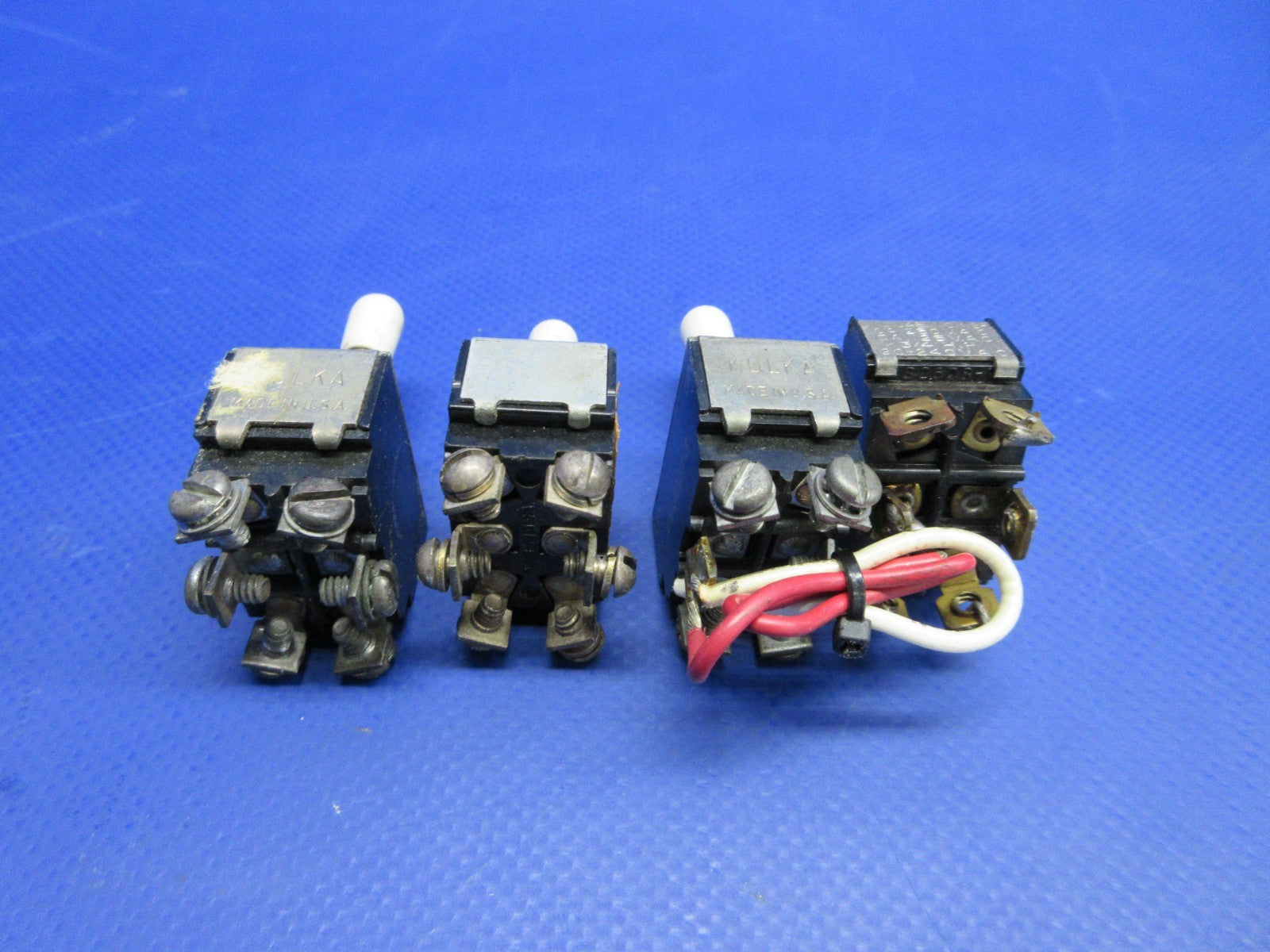 Cessna 310 / 310I Toggle Switch P/N AN-3027-1 LOT OF 4 (0326-895)2