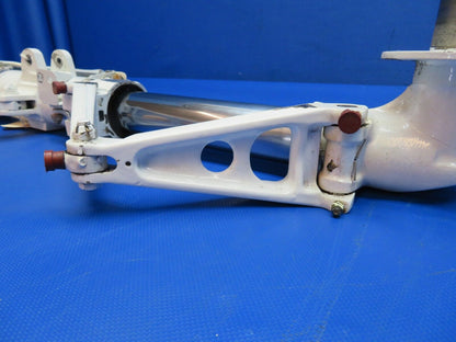 Beech 95 / D95A Travel Air RH Main Gear 95-810002-6, 95-810002-752 (0524-1771)
