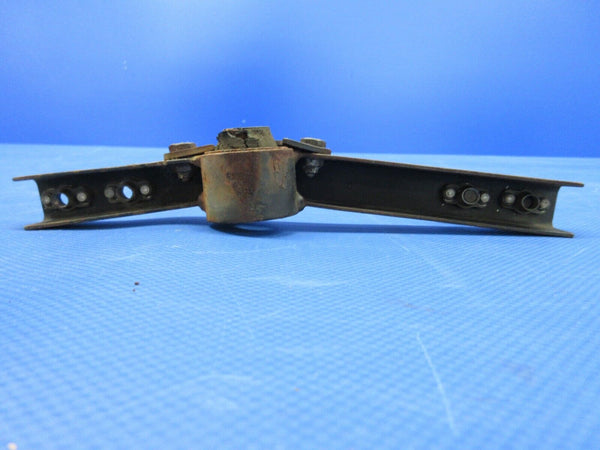 Cessna 175 Cowl Mount Assy Upper LH P/N 0551013-1 (0524-1316)