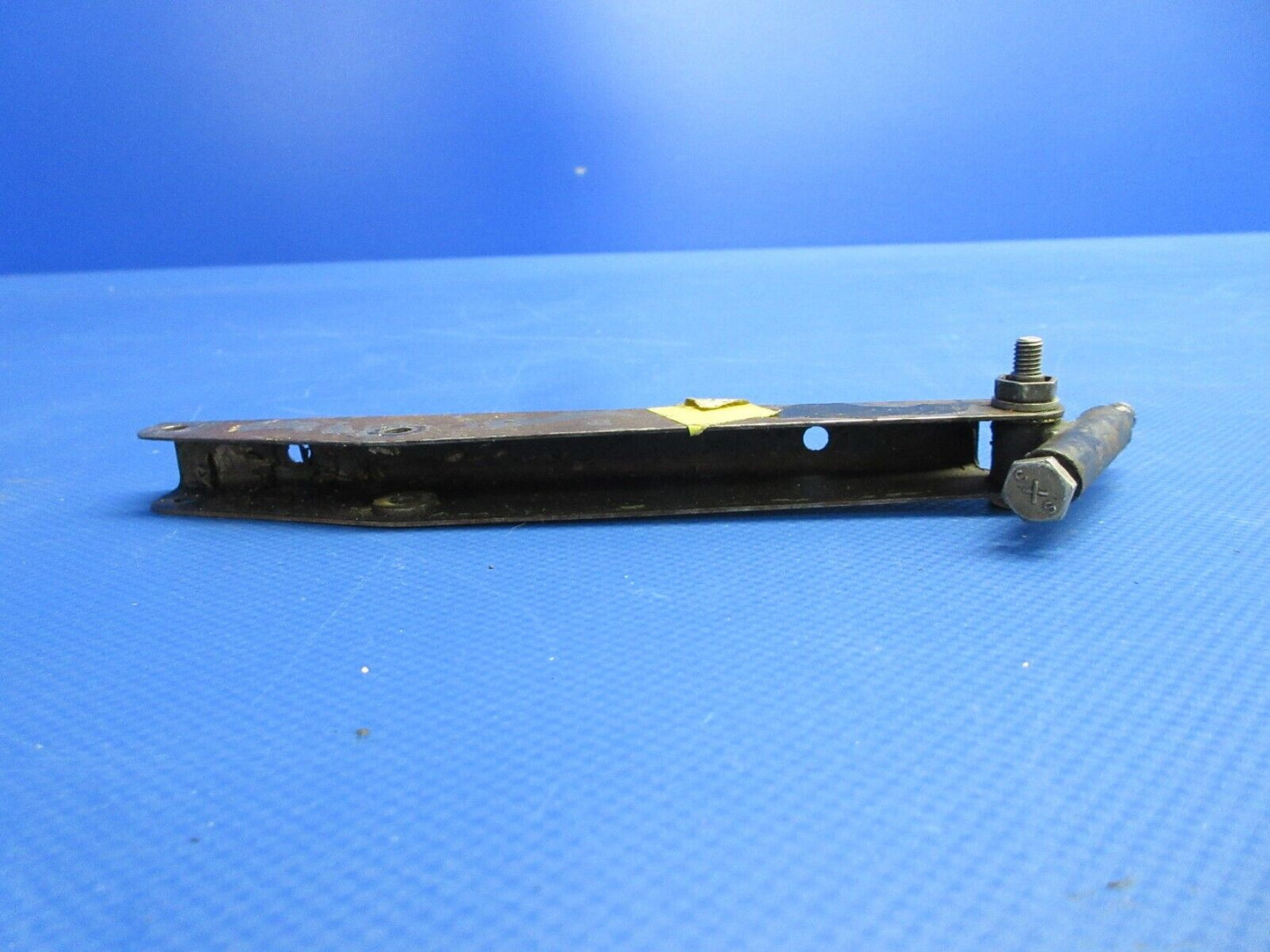 Piper Cowl Flap Actuation Channel & Trunnion Assy P/N 37511-15 (0524-1945)