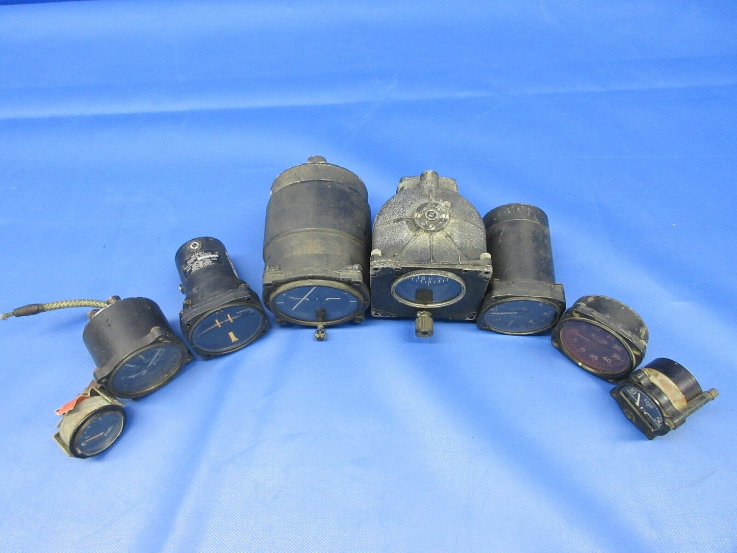 Aircraft / Aviation Instruments Man Cave / Decoration LOT OF 8 (0424-1151)