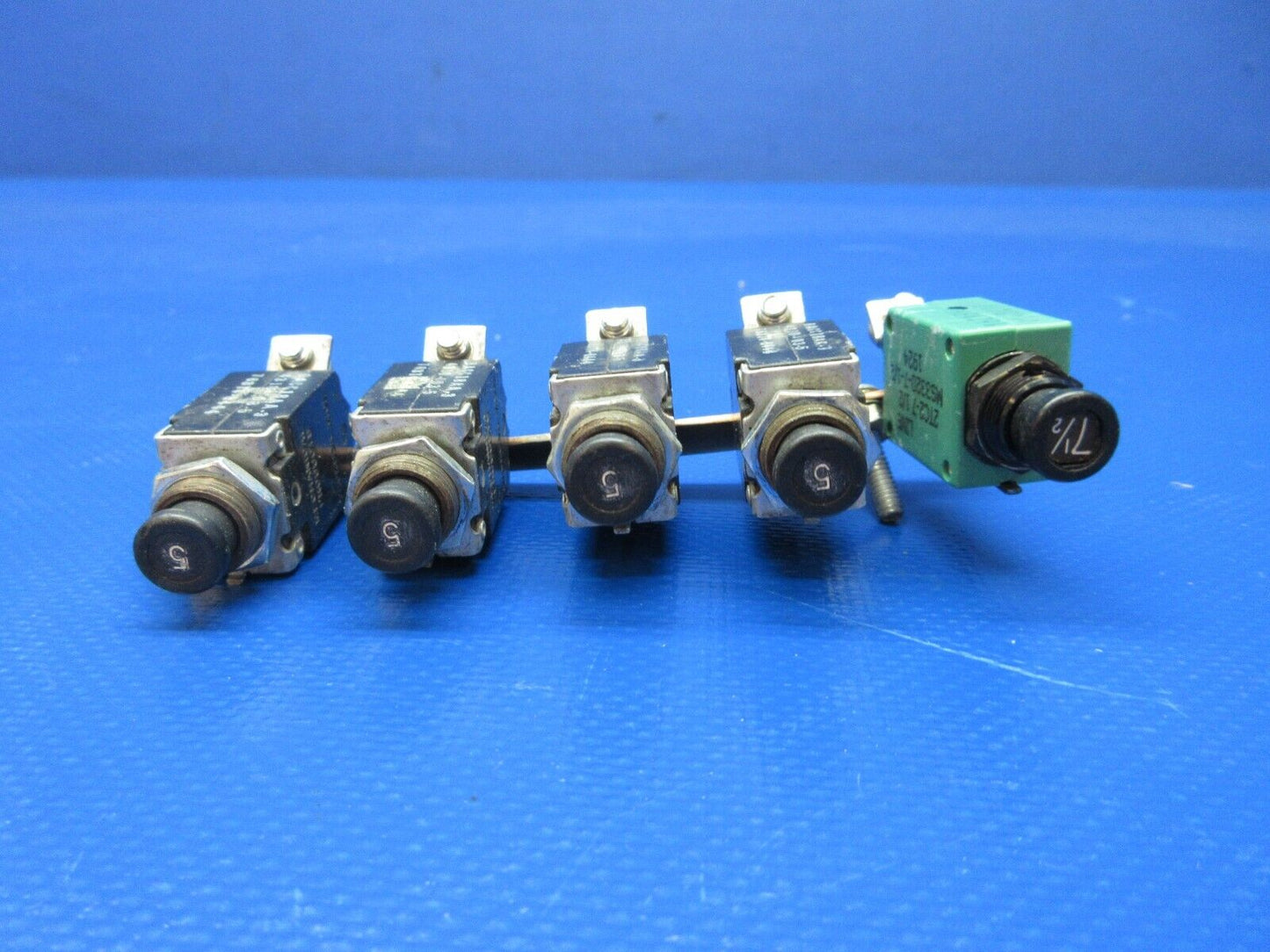 Piper PA-28-180 Circuit Breakers & Switches P/N 7277-2-2 LOT OF 20 (1124-1476)