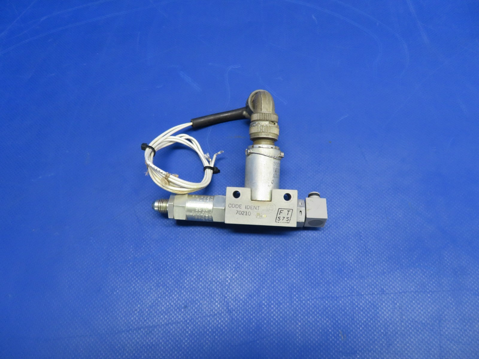 Cessna 421 Airesearch Solenoid Valve P/N 13104 TESTED (0826-401)0