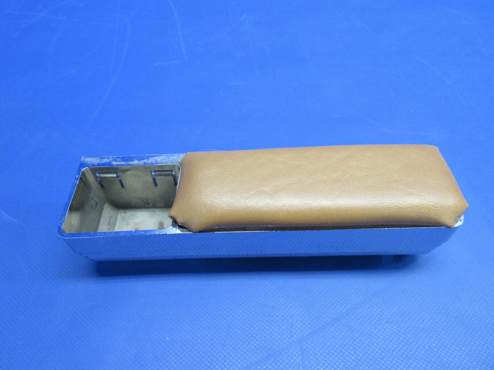 Piper PA-28-181 Archer Armrest Holder Assy RH P/N 66710-16 (0624-929)