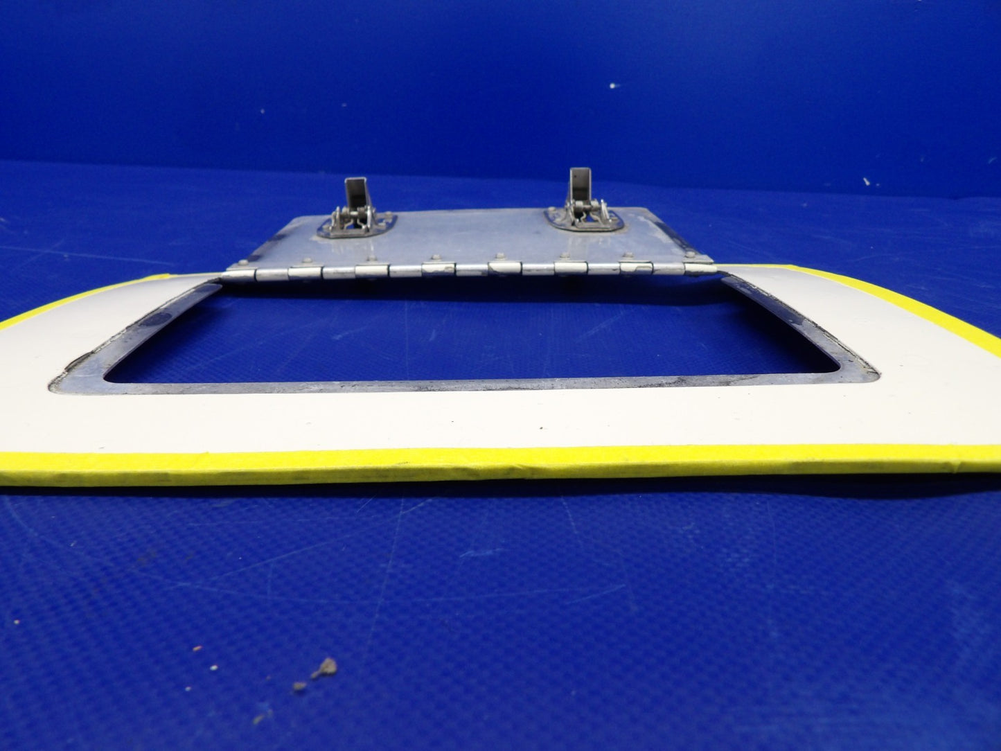 Beech 95 / D95A LH OTBD / RH INBD LWR Cowling Door P/N 95-910011-473 (0326-407)4