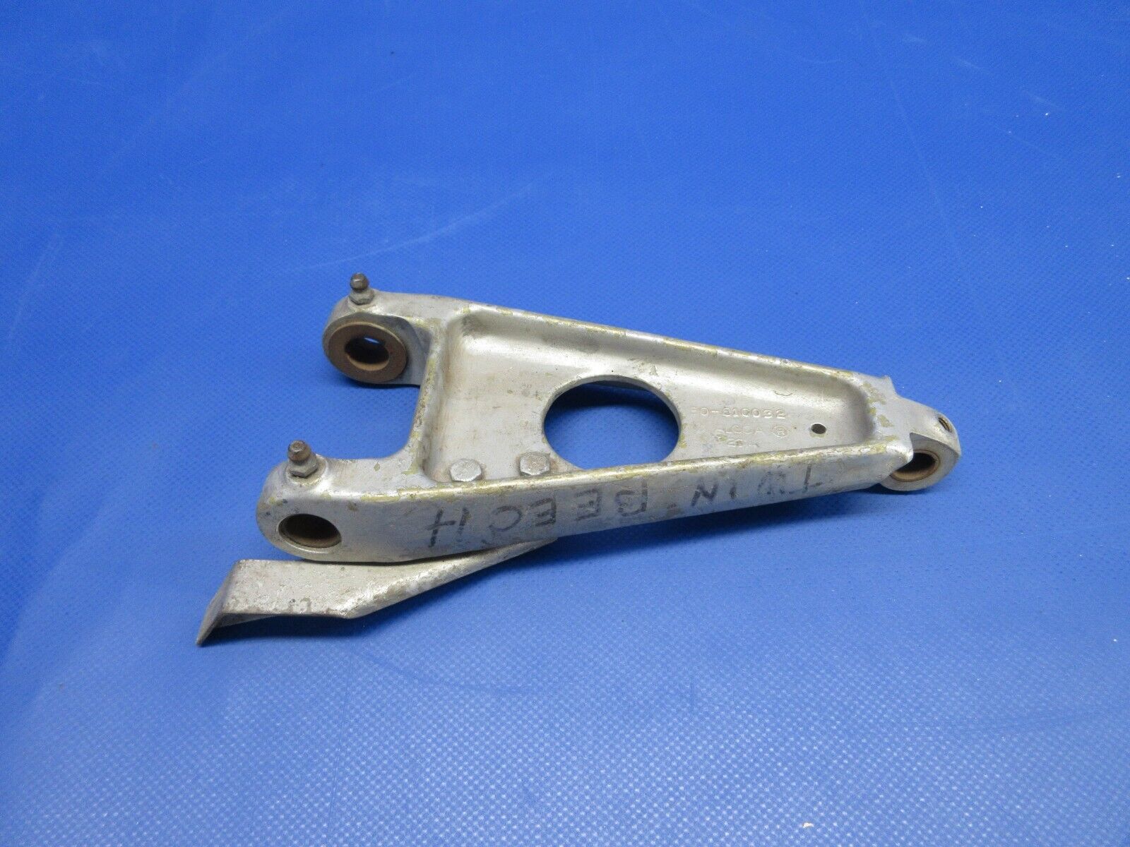 Beech King Air Landing Gear Upper Knee Assembly P/N 50-810032-8 (0324-1288)