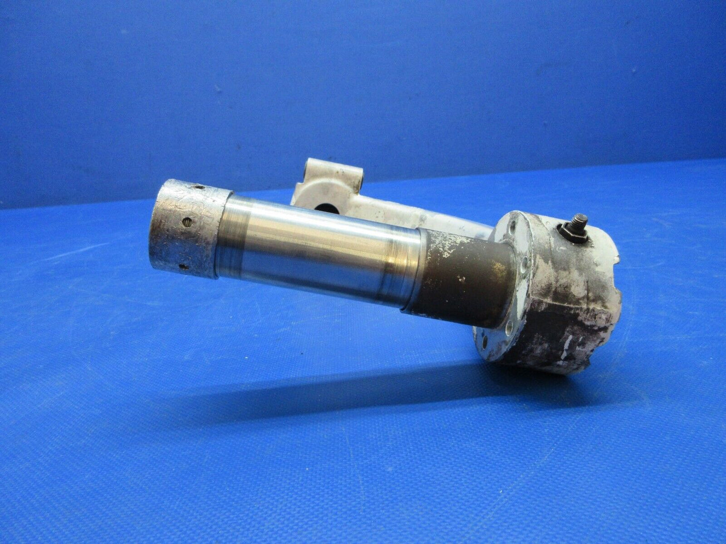 Piper PA-34-200T MG Strut, Fork & Axle w/ Nut & Bushing P/N 67037-06 (0924-1411)