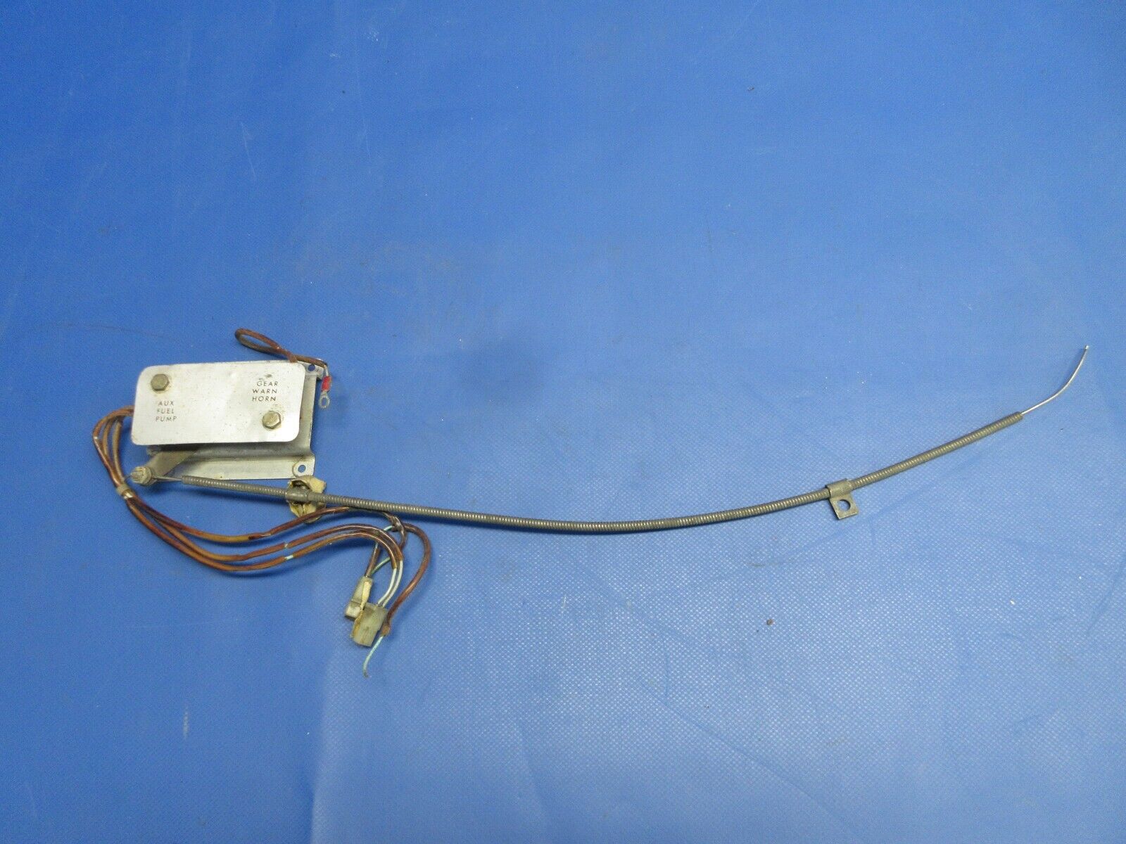 Cessna 210 Gear Warning & Fuel Pump Switch  P/N 1270727-1 (0624-1310)