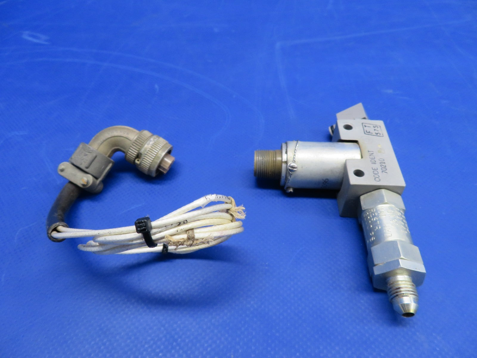 Cessna 421 Airesearch Solenoid Valve P/N 13104 TESTED (0826-401)7