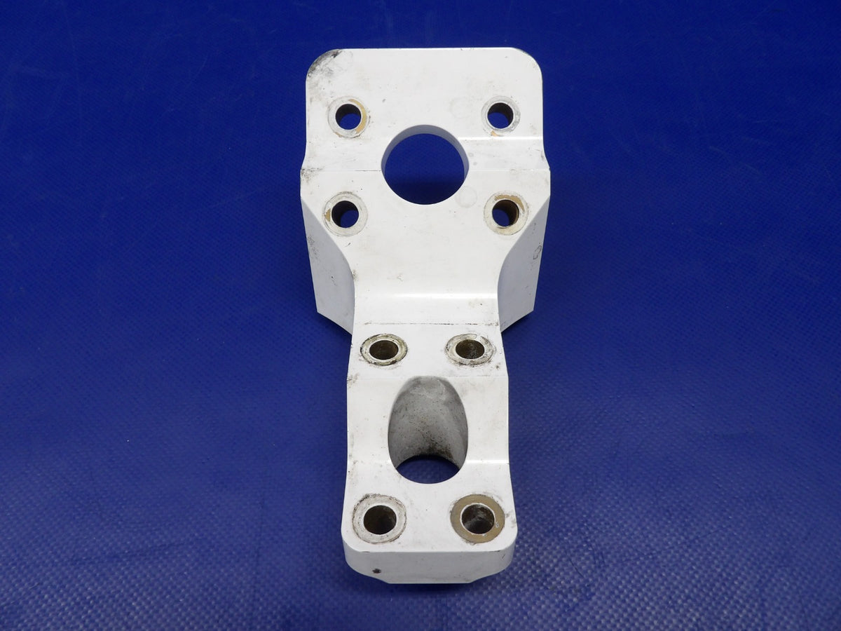 Cirrus SR22 Main Gear Axle Fitting P/N 13284-001 (0926-1204)7