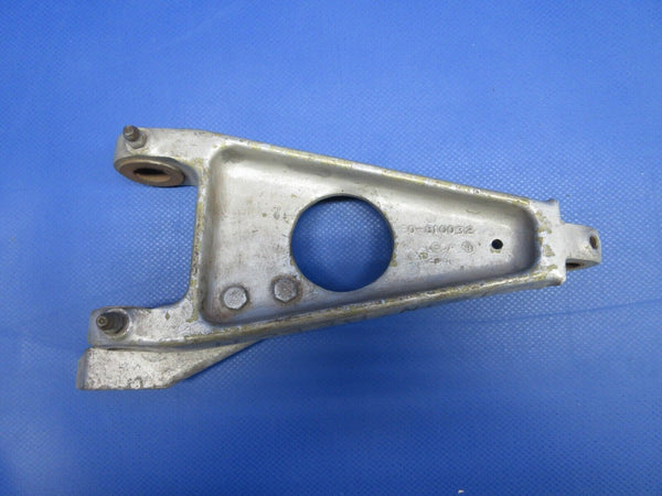 Beech King Air Landing Gear Upper Knee Assembly P/N 50-810032-8 (0324-1288)