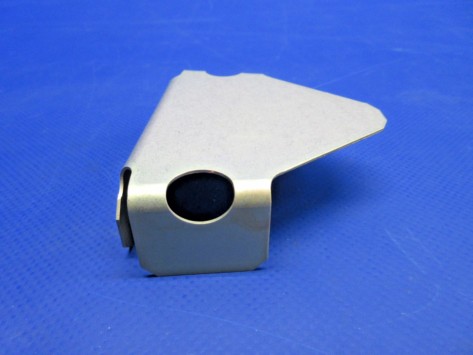 Cirrus SR20 / SR22 Vertical Spar Top Hinge P/N 20102-004 NOS (0326-991)8