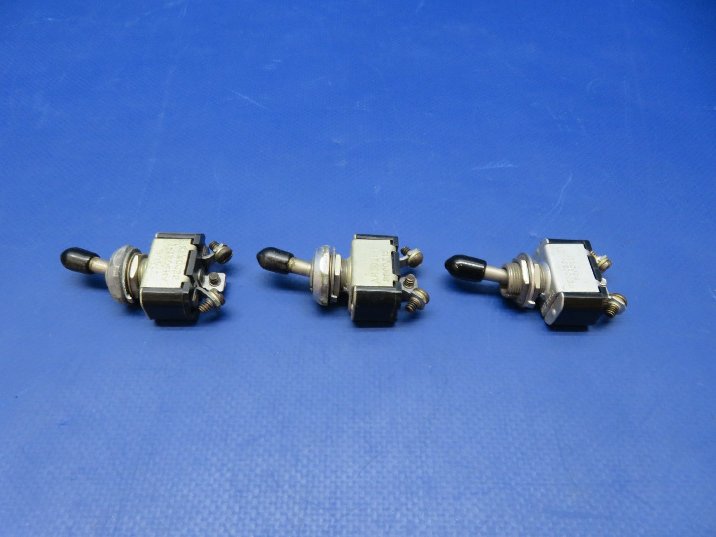 Cessna 421 Toggle Switch Cutler-Hammer AN3021-1, MS35058-21 LOT OF 3 (0326-232)3