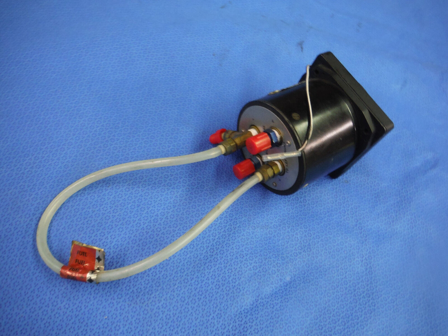 Beech Fuel Flow Indicator P/N 96-384069-1 Alt P/N 1UC28-204-8  (1015-235)