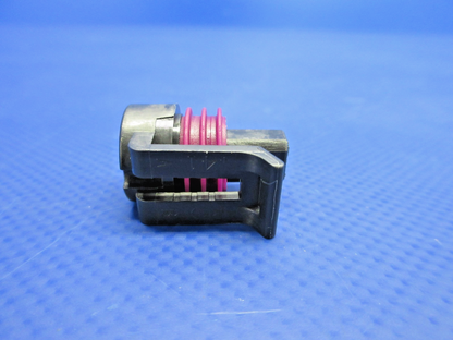 Cirrus SR20 / SR22 Female Connector P/N 50167-004 LOT OF 7 NOS (0326-1013)9