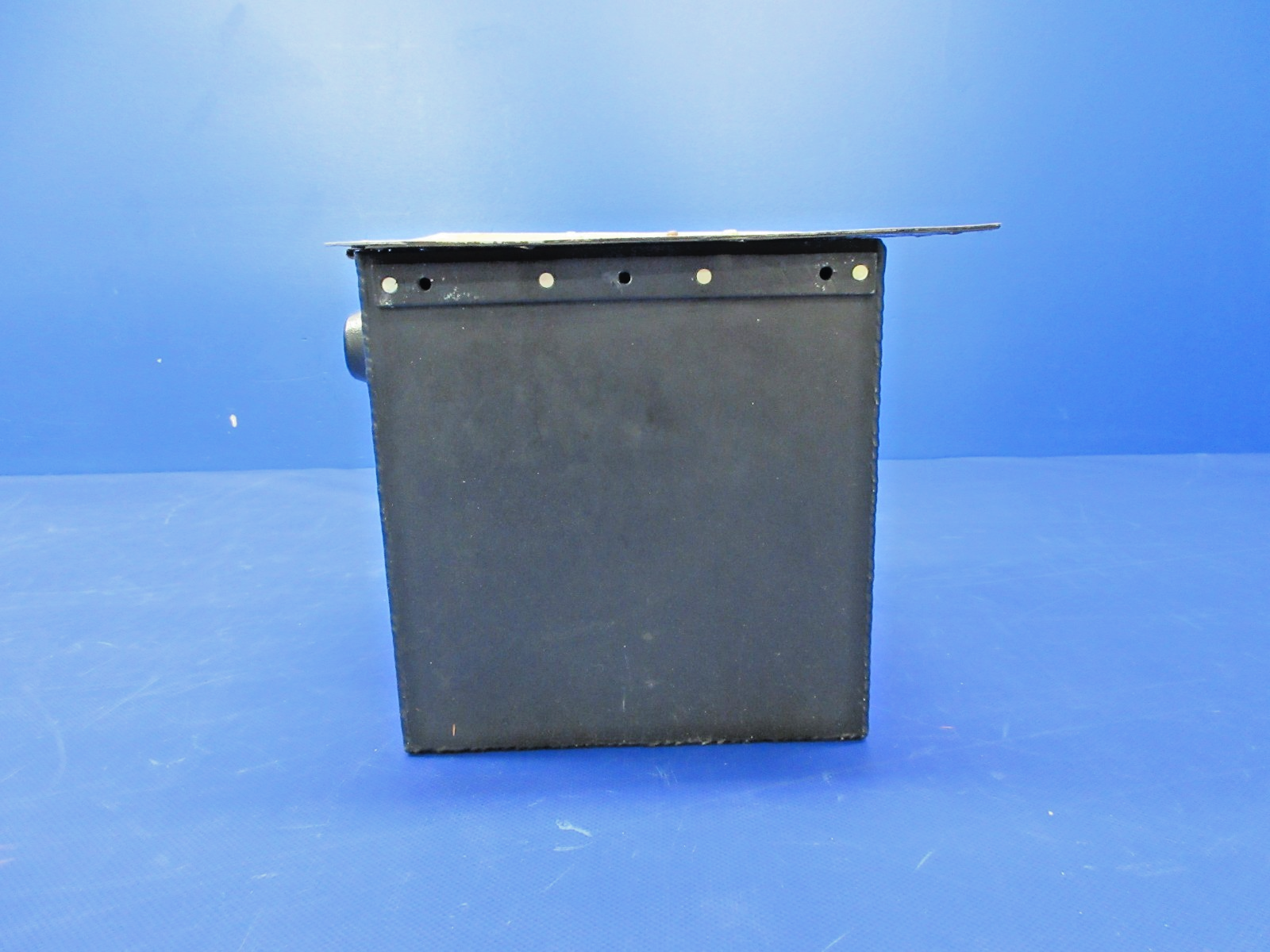 Beech 95 / D95A Travel Air Battery Box w/Lid P/N 95-410005-611 (0326-842)2
