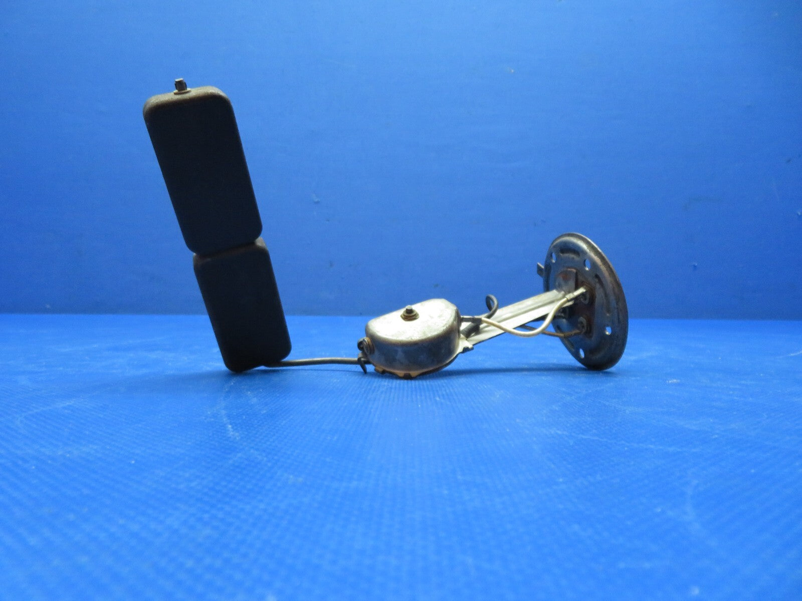 Beech 95 / D95A Main Fuel Sender Transmitter LH P/N 5640556 TESTED (0424-245)9