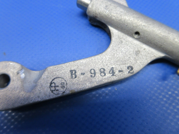 Beech 95 / D95A Travel Air Hartzell Blade Prop Bracket P/N B-984-2 (0524-1081)