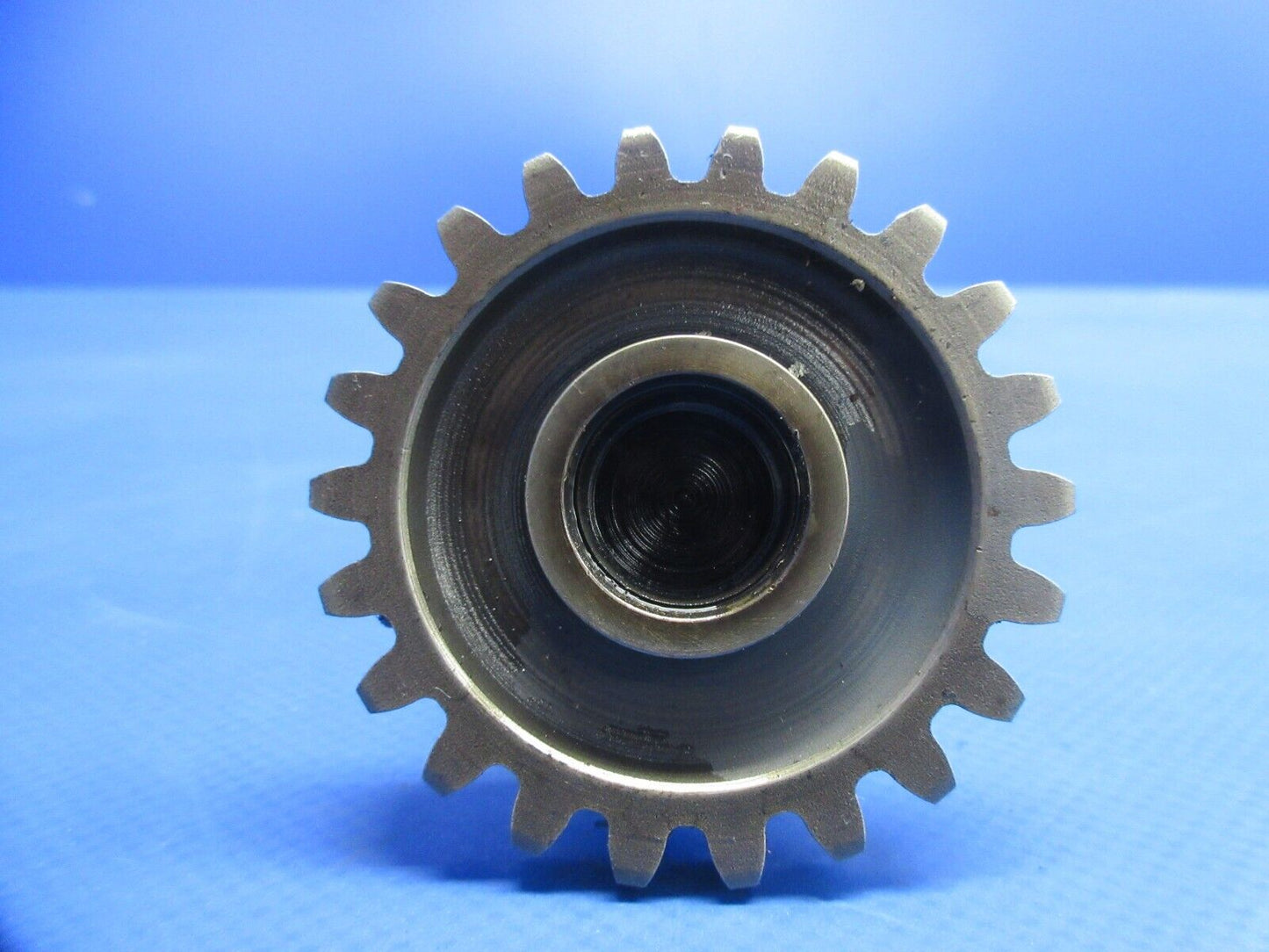 Continental E-225 Accessory Drive Shaft Gear (0824-910)