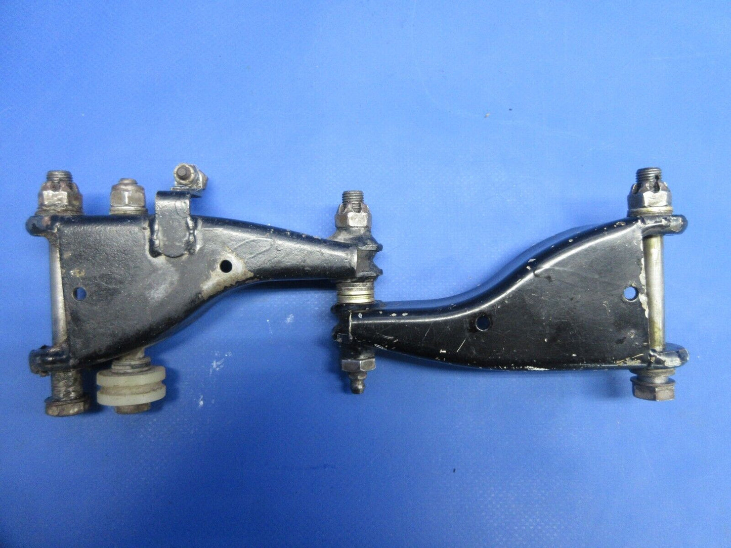 Bellanca 17-31A Viking RH Main Gear Nutcracker Assy P/N 194345-10 (0924-812)