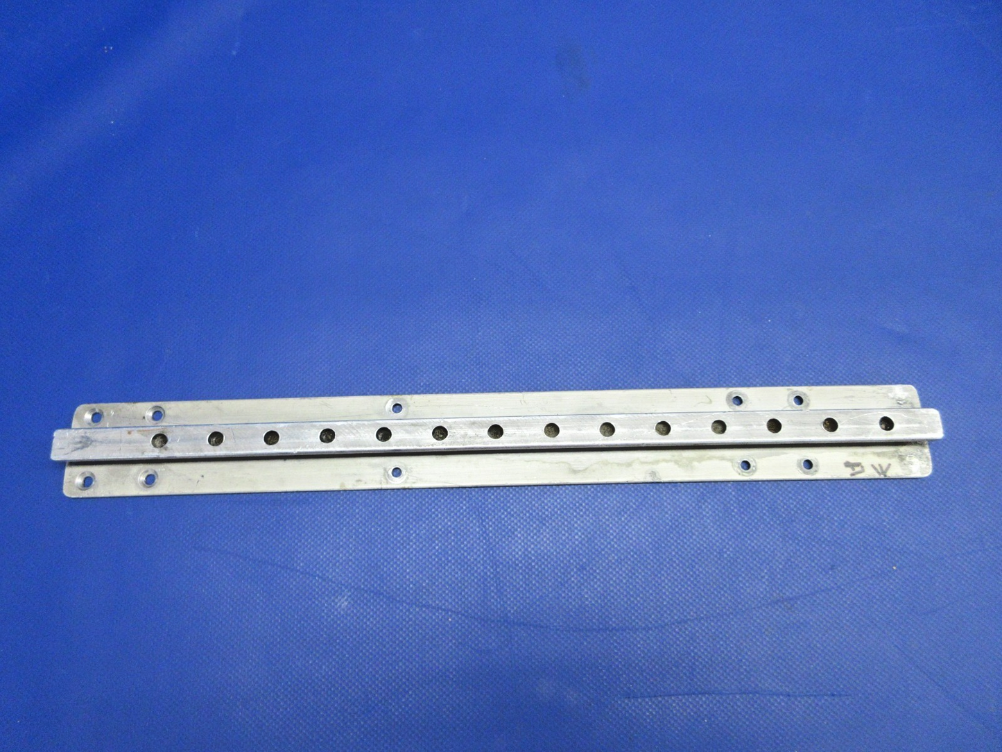 =Beech D95A Travel Air Rear Seat Center Seat Track P/N 95-420016-23 (0326-731)1