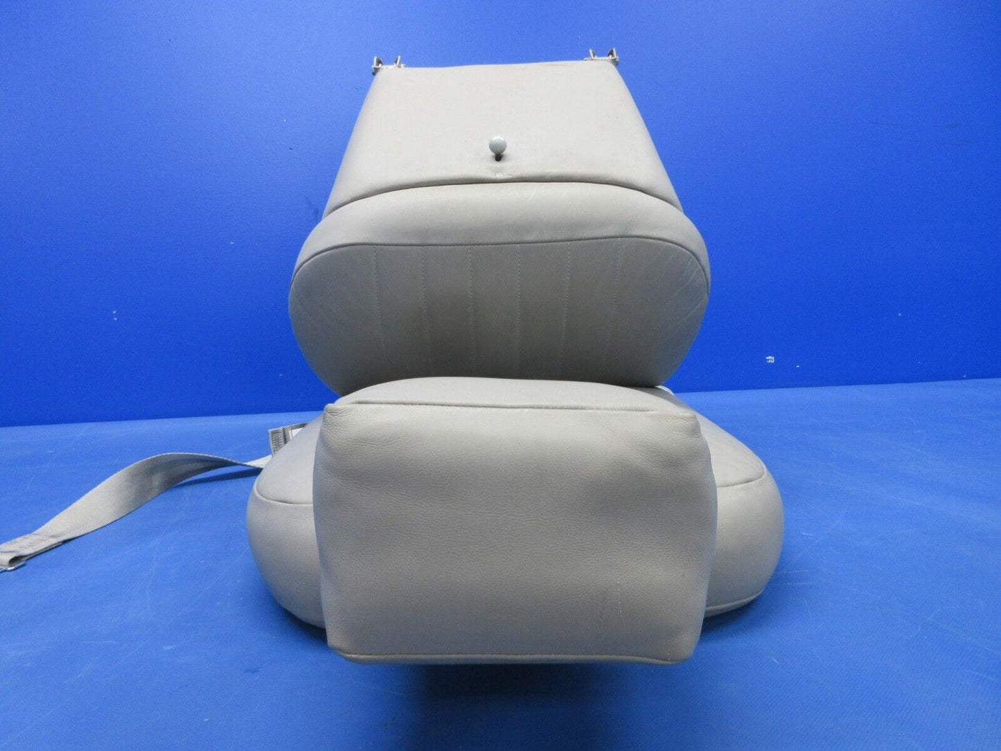 Piper PA-23-250 Aztec Center Seat Assy RH P/N 16481-03 (0624-1353)