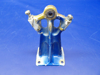 Piper PA-31T1 Cheyenne Elevator Center Hinge P/N 45253-03 (0626-1345)2