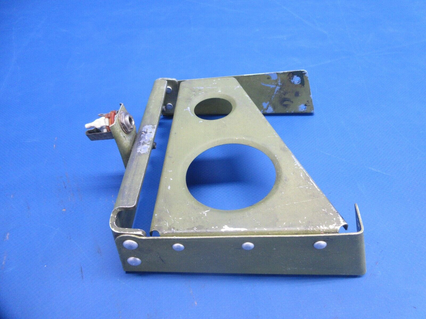 Piper PA-28-161 Warrior Engine Control Support Assy P/N 67206-02 (0824-1017)