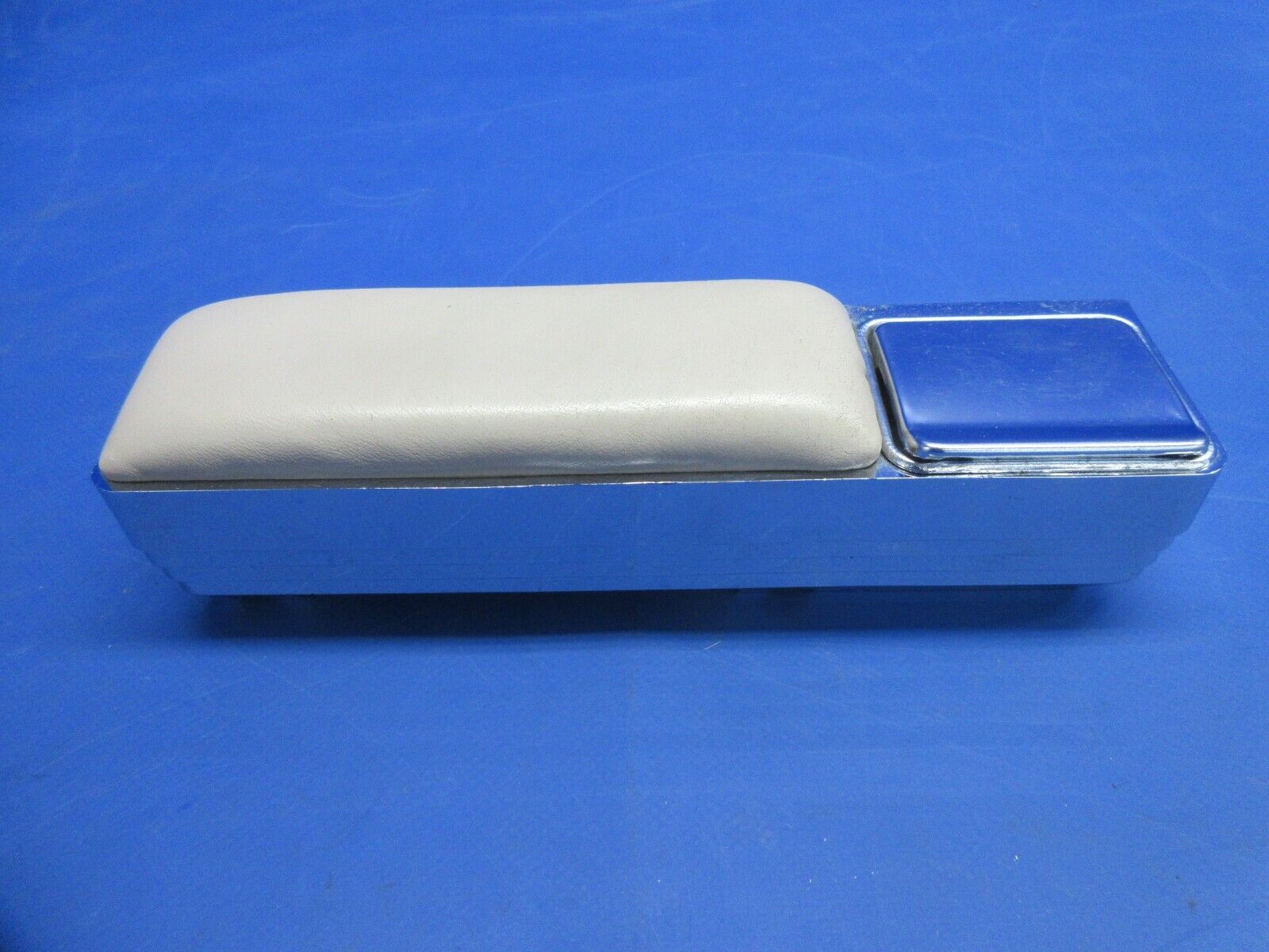 Piper PA-32RT-300T Lance II LH Cabin Arm Rest Assembly P/N 66710 (1024-716)