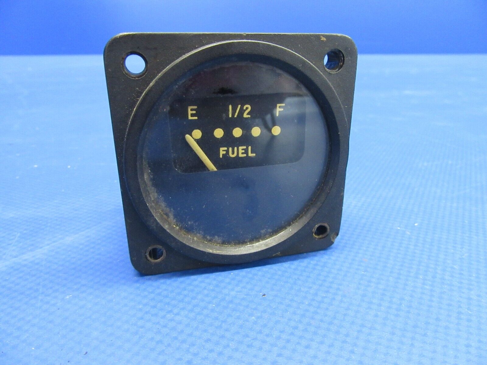 Beech 95 Fuel Gauge P/N 95-324011-17 - CORE (0324-17)