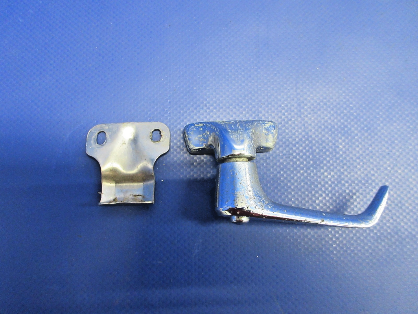 Cessna 172 / 172M LH Cabin Door Window Latch P/N S1483-2 (0826-726)1