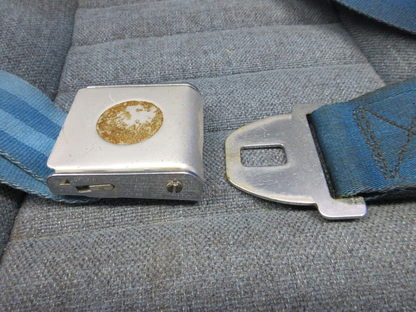Cessna 310 / 310Q LH Center Seat P/N 0812822-13 (1124-1431)