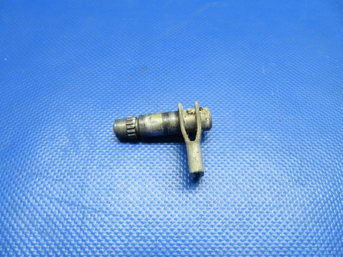 Cessna 175 LH Shaft Cabin Door Handle P/N 0511227-7 (0824-1700)
