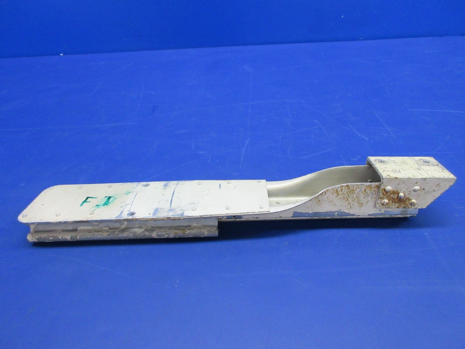Cessna 310 / 310I LH Seat INBD Track P/N 0812987-8 (0326-863)2