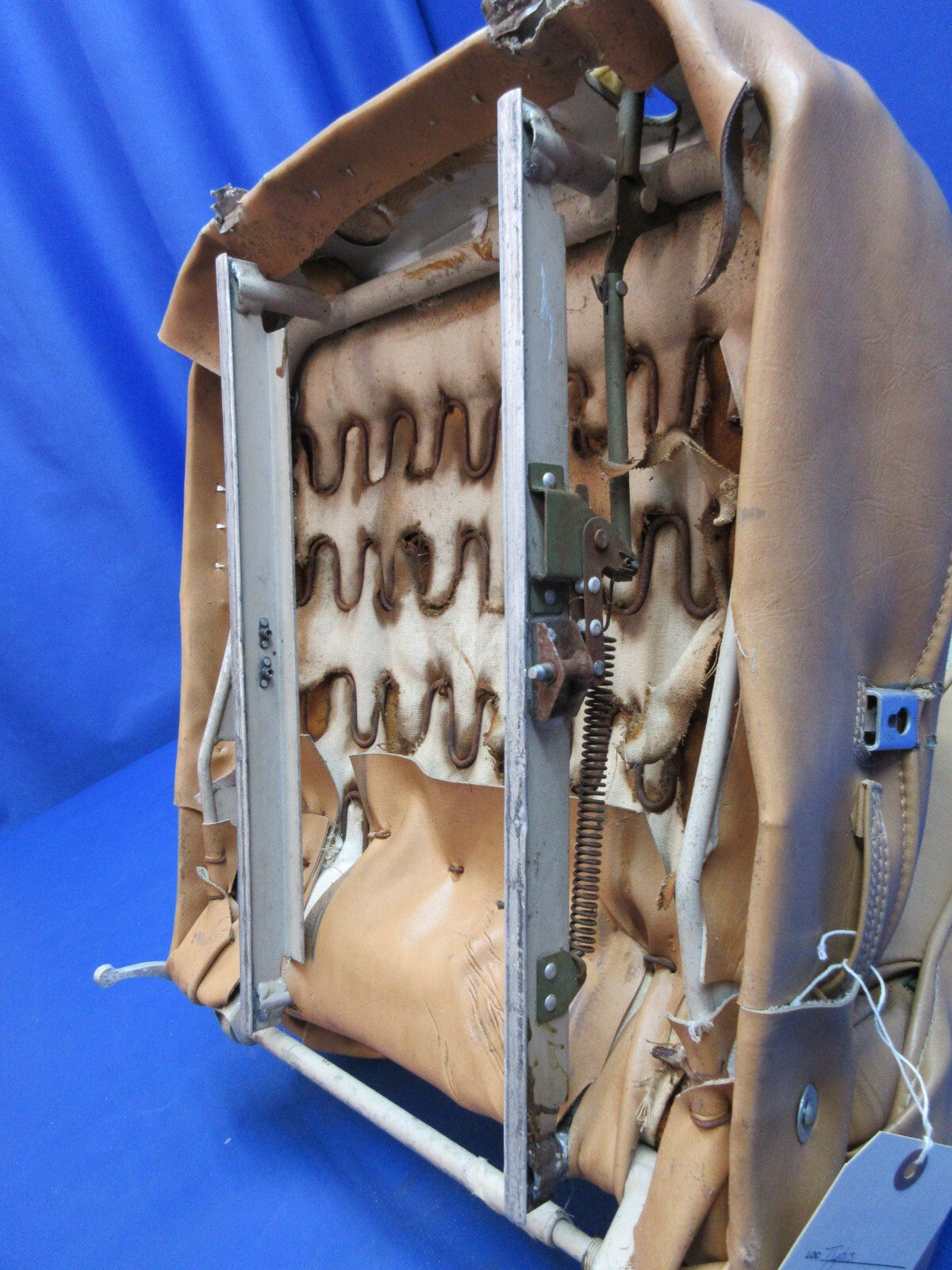 Cessna 310 / 310F LH Front Seat Assy P/N 0812220-7 (1123-751)9