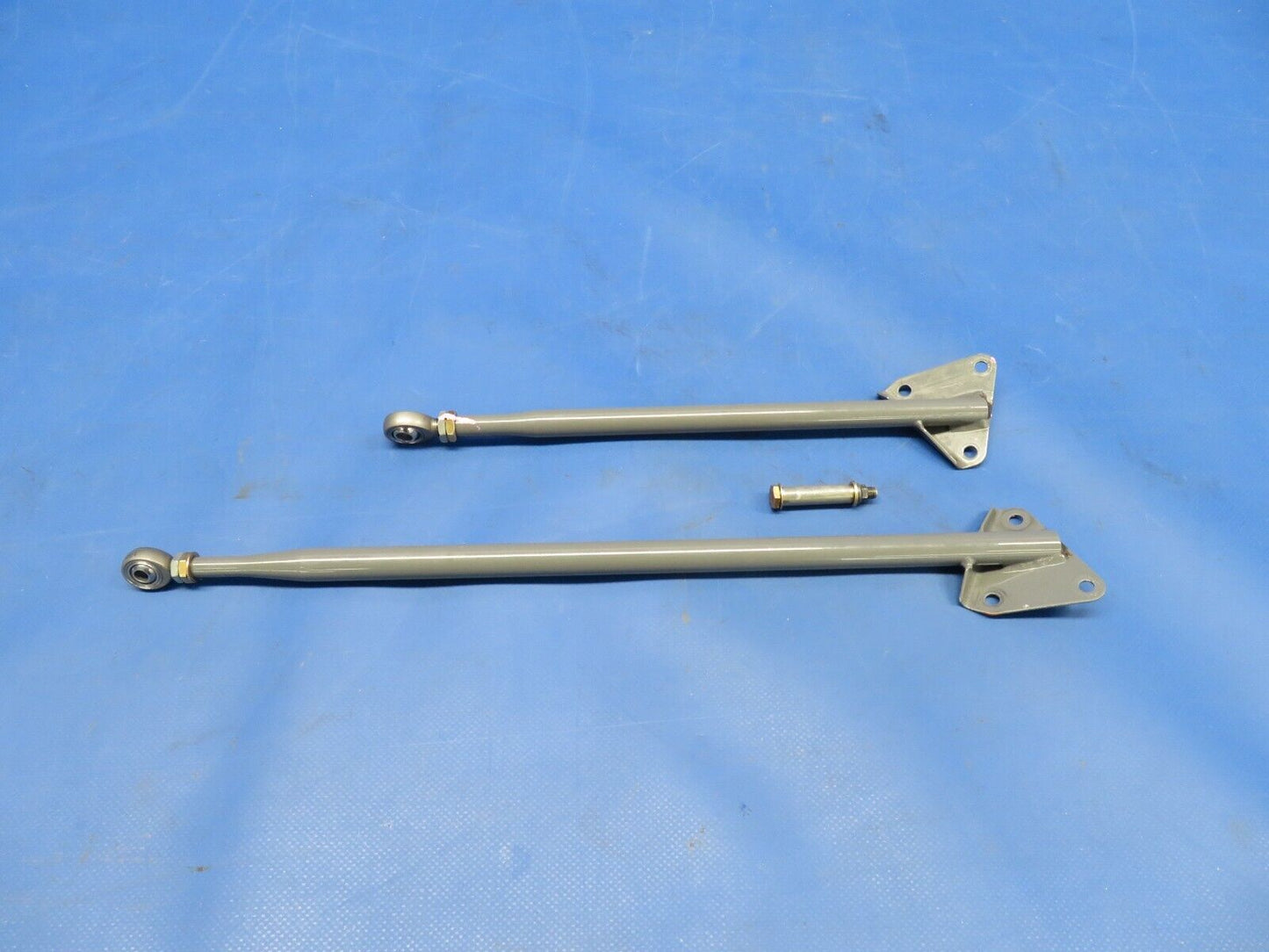 Robinson R44 Raven II Helicopter AFT Servo Support LH + RH P/N D203-1 (0724-862)