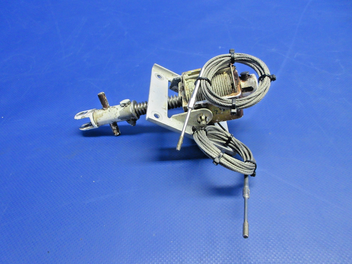 Piper PA-31T1 Cheyenne Rudder Trim Tab Cable Screw P/N 46897-06 (0626-781)2